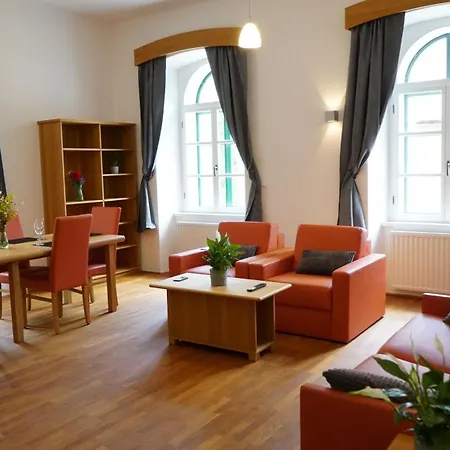 Sneznik Castle Estate מלון דירות 3*