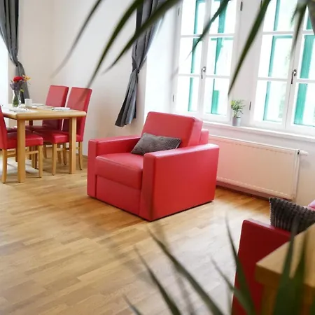 מלון דירות Sneznik Castle Estate 3*