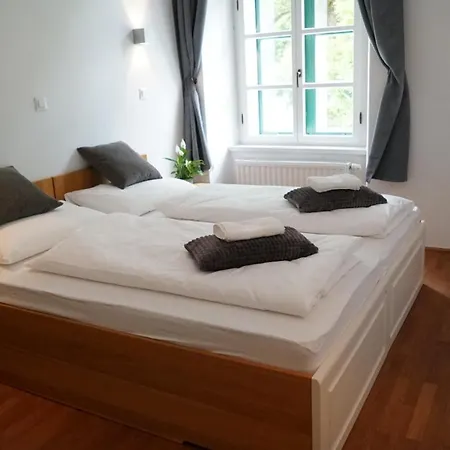 アパートホテル Sneznik Castle Estate Stari Trg pri Ložu