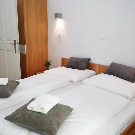 Sneznik Castle Estate Apart Otel