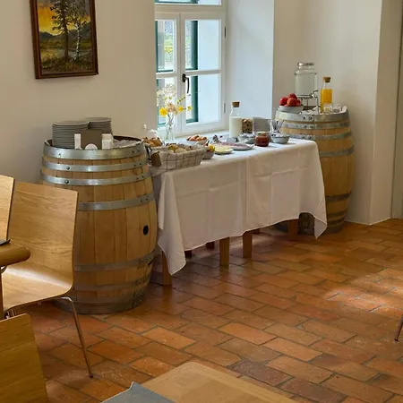 Sneznik Castle Estate アパートホテル 3*