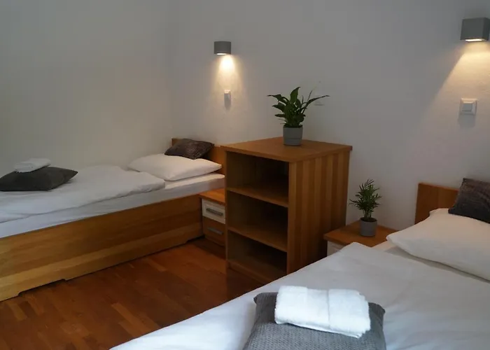 Sneznik Castle Estate מלון דירות 3*