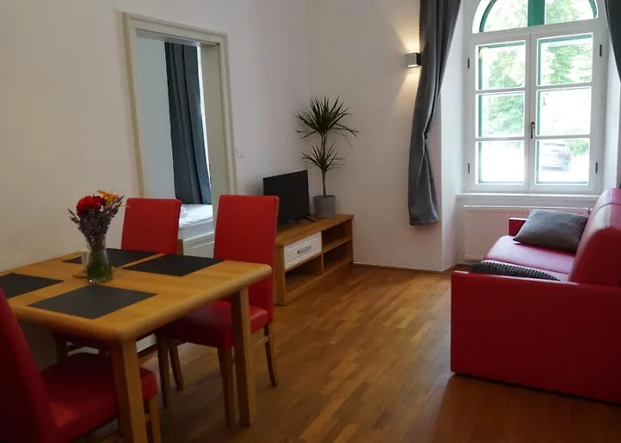 Sneznik Castle Estate מלון דירות Stari Trg pri Lozu