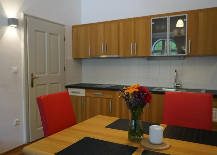 מלון דירות Sneznik Castle Estate 3*