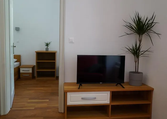 Sneznik Castle Estate מלון דירות 3*